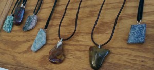 Display Natural Pendants 1         